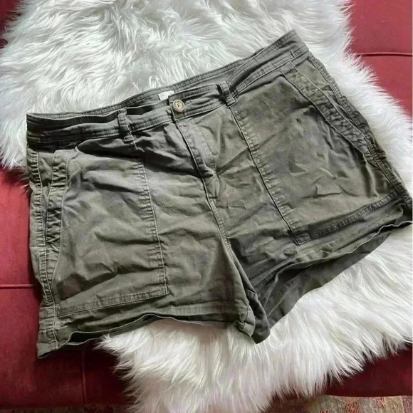 A New Day Women's Green and Khaki Shorts size XL / 18 - Picture 3 of 12